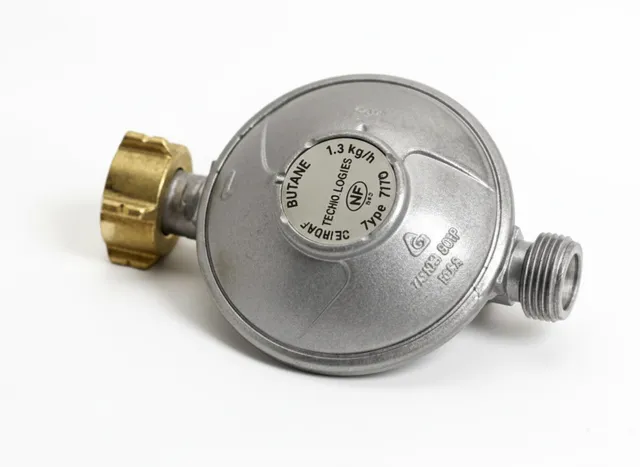 le-parfait-d-tendeur-butane-28-mbar-r-gulateur-de-gaz-pour-bouteille-13kg image 1