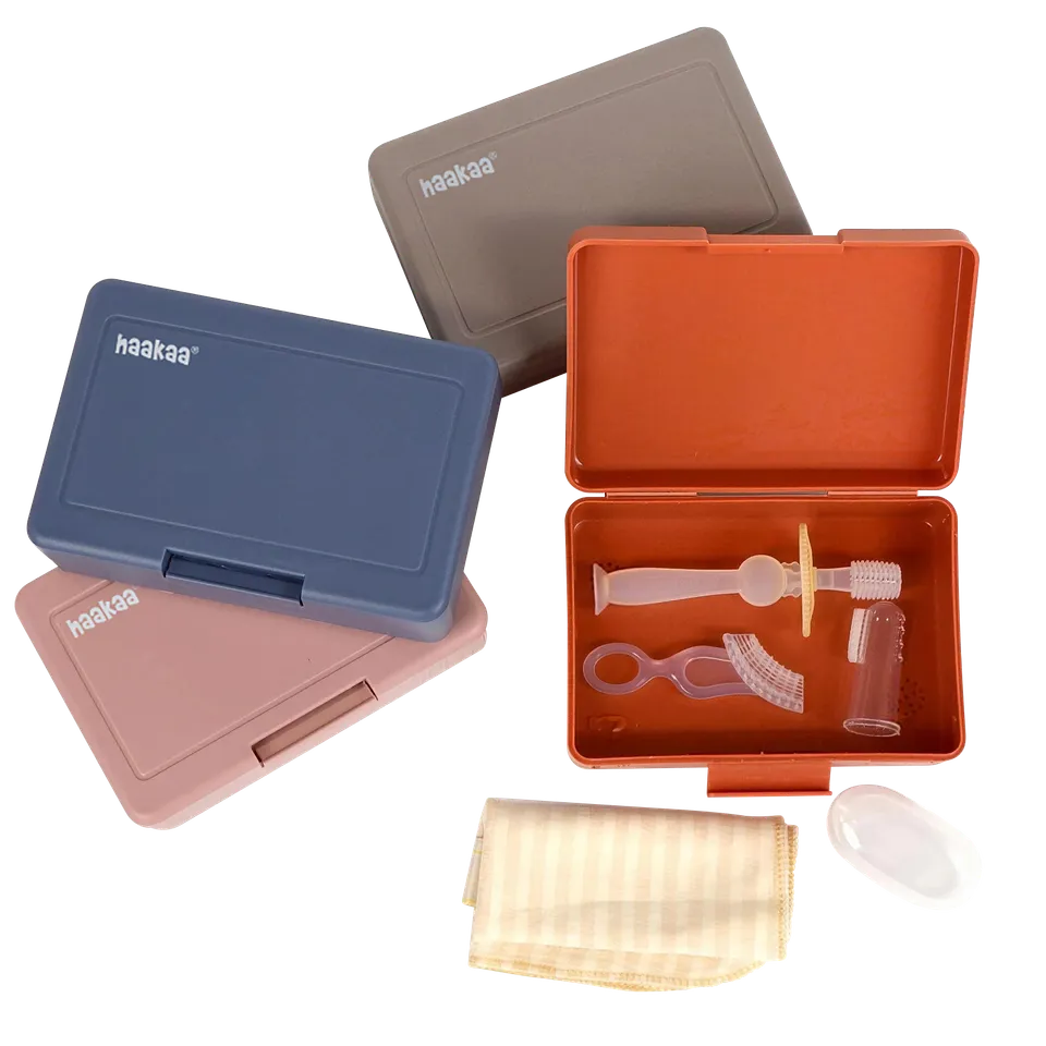 kit-de-soins-buccaux-enfant-haakaa-brosse-doigt-brosse-360-tui-de-rangement image 1