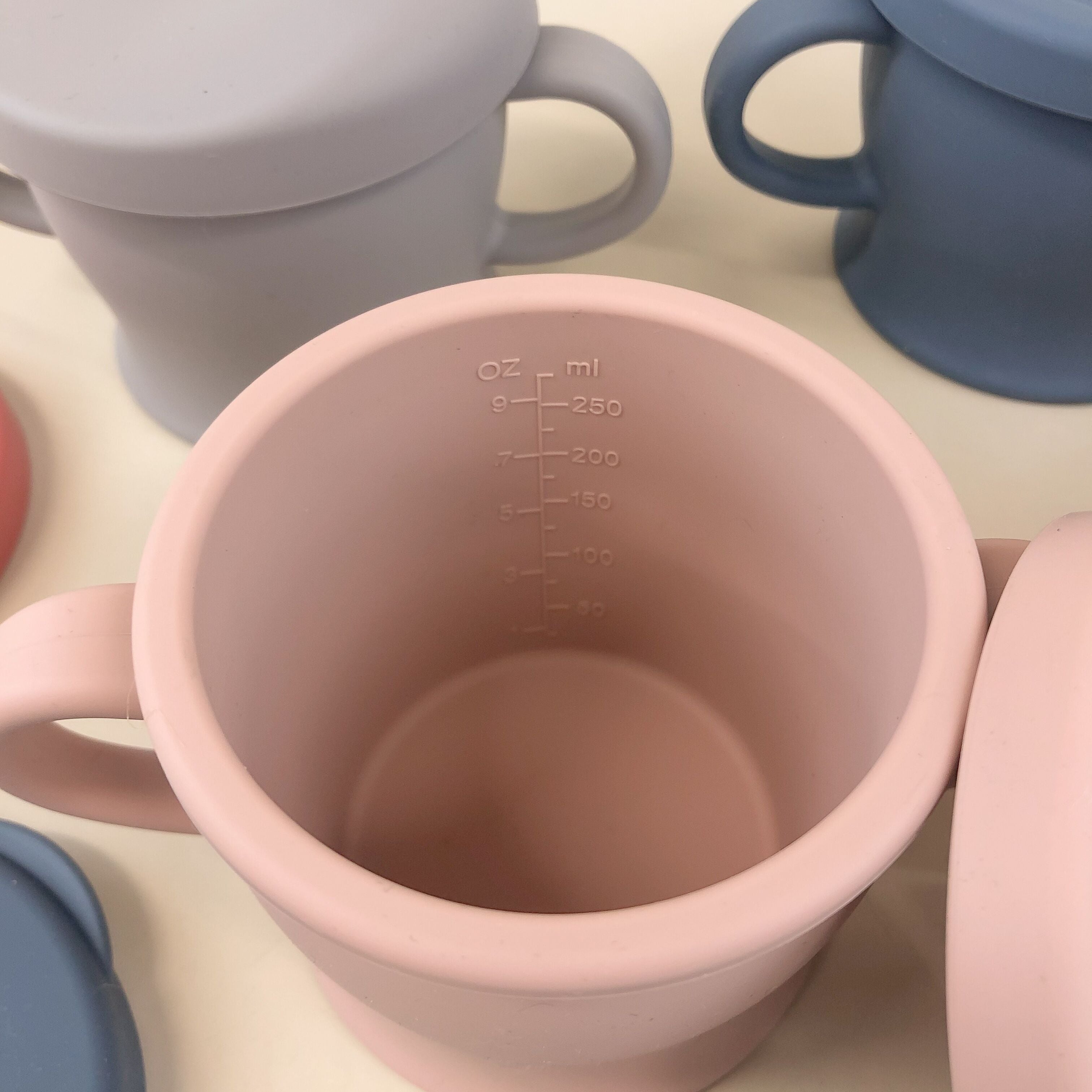 gobelet-en-silicone-haakaa-sip-n-snack-avec-deux-couvercles-interchangeables image 7