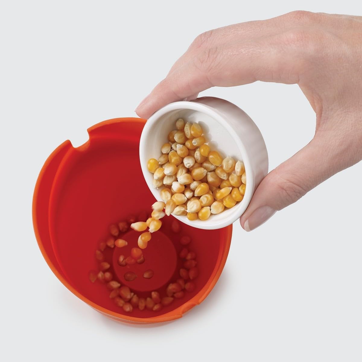 joseph-joseph-m-cuisine-set-de-2-cornets-popcorn-micro-ondes-en-silicate-orange- image 2