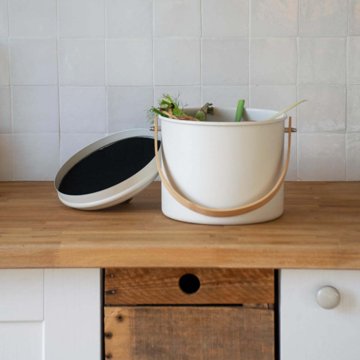 pebbly-seau-compost-d-int-rieur-en-m-tal-7-l-avec-anse-bambou-et-filtre-charbon- image 3