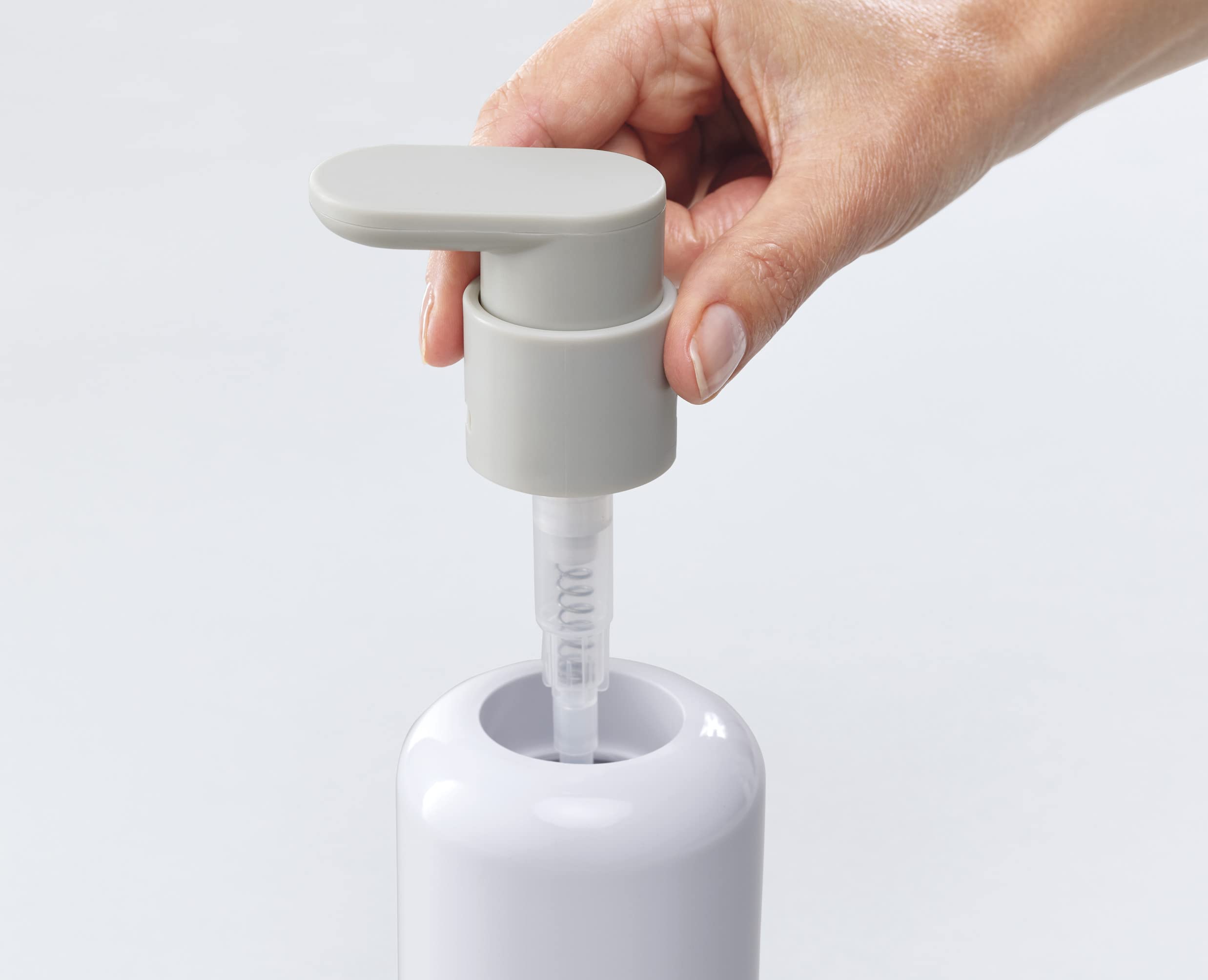 distributeur-de-savon-joseph-joseph-duo-300ml-rechargeable-blanc image 5