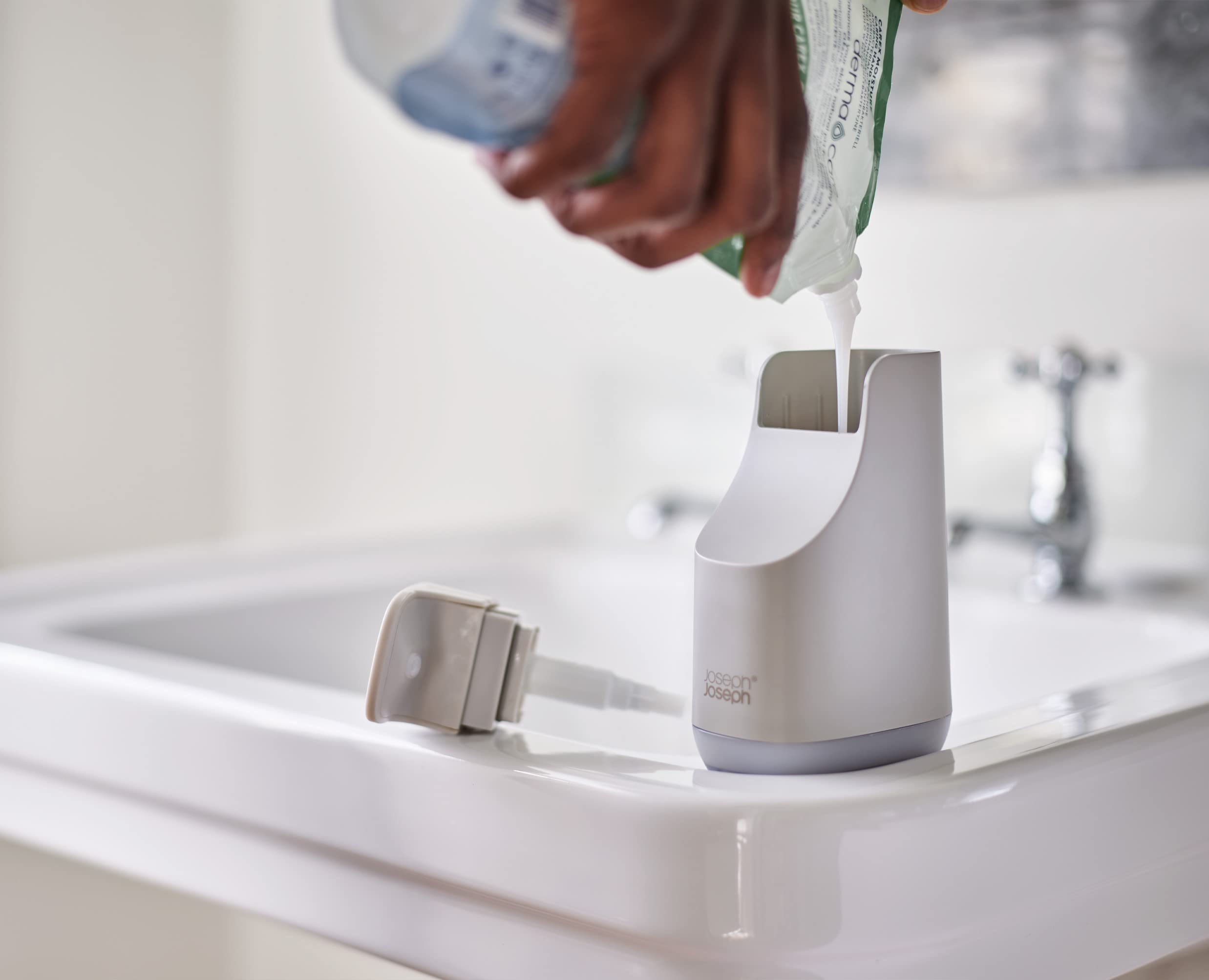 joseph-joseph-distributeur-de-savon-compact-anti-goutte-rechargeable-cru-beige image 4