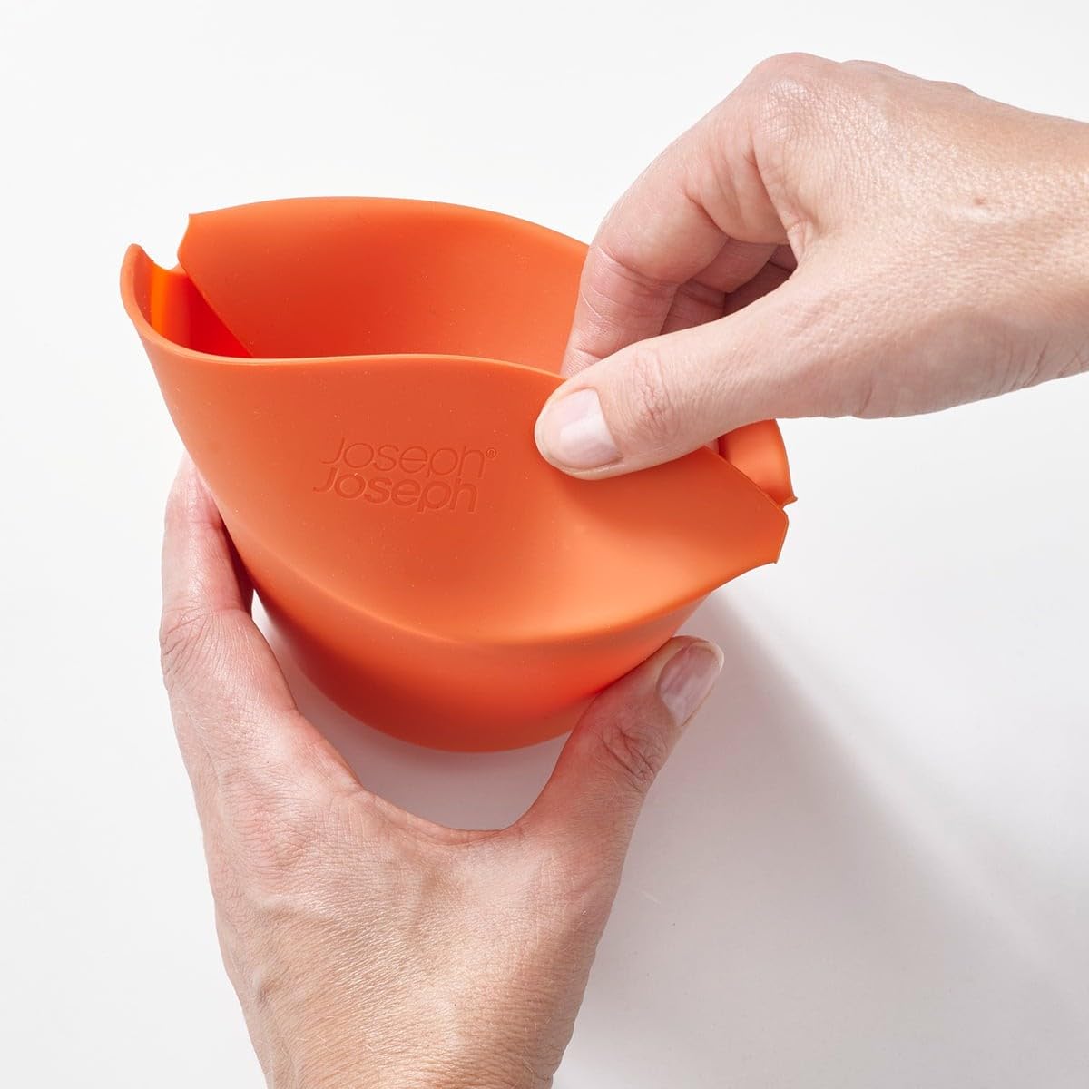 joseph-joseph-m-cuisine-set-de-2-cornets-popcorn-micro-ondes-en-silicate-orange- image 3