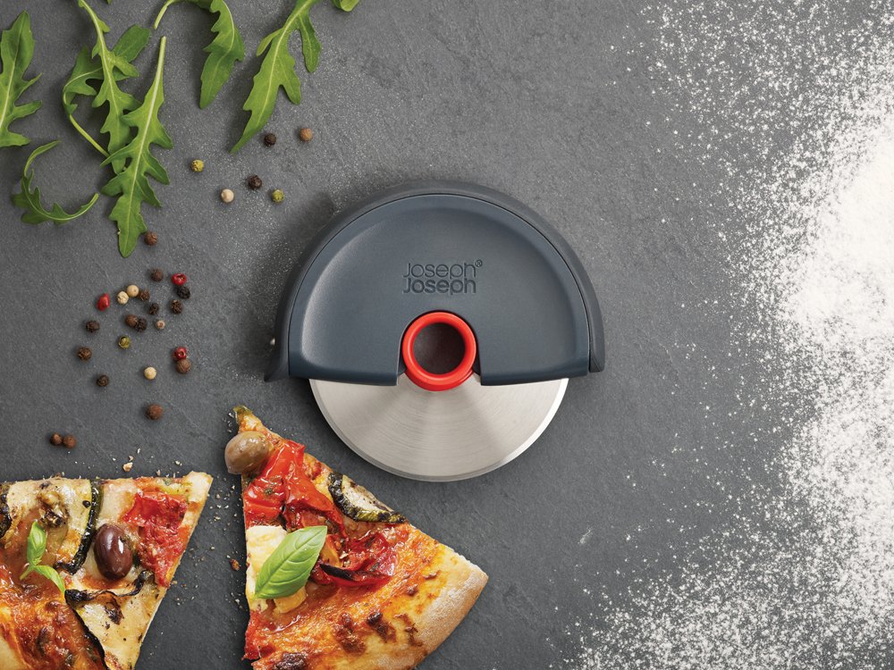 joseph-joseph-disc-coupe-pizza-lame-en-acier-inoxydable-manche-antid-rapant-gris image 3