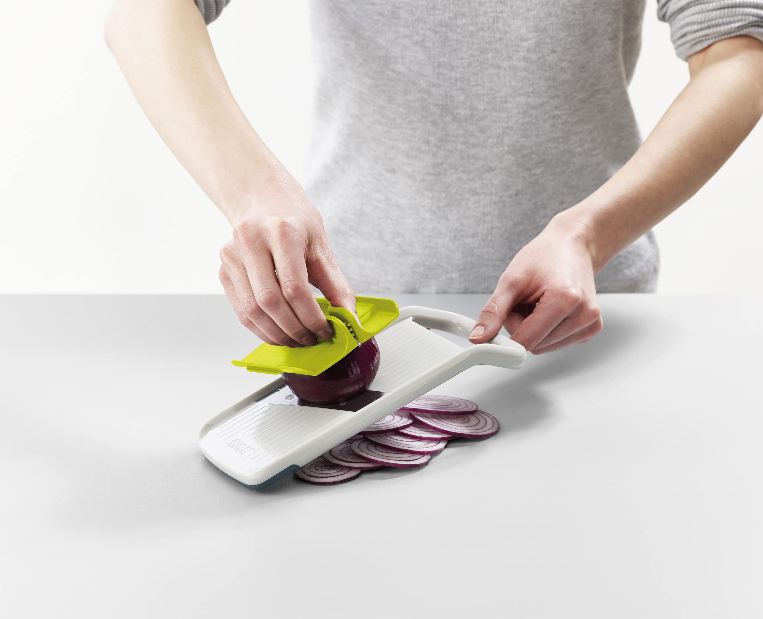 mandoline-joseph-joseph-duo-avec-poign-e-de-pr-cision-coupe-fruits-et-l-gumes-bl image 3