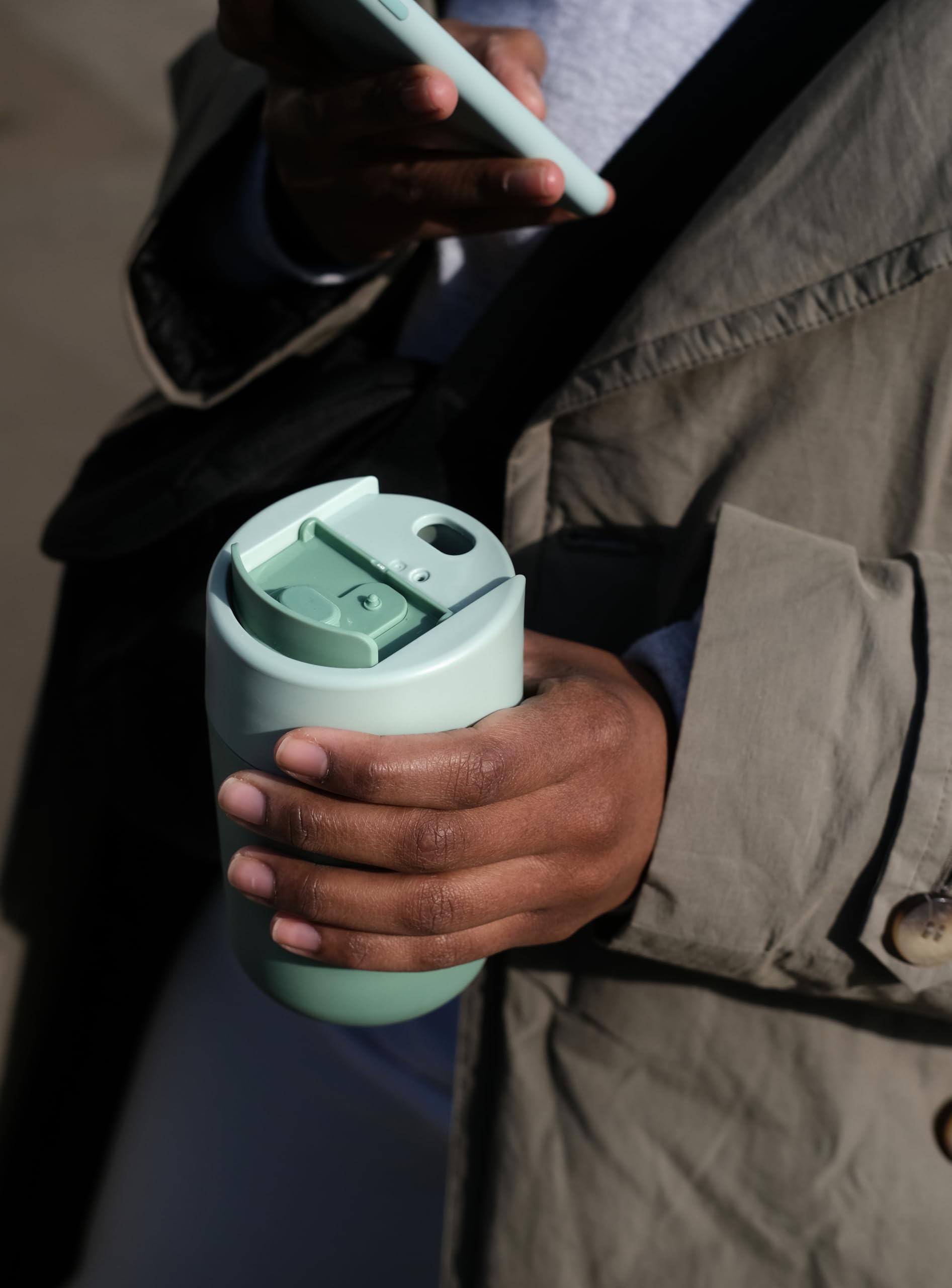 joseph-joseph-sipp-travel-mug-avec-couvercle-tanche-rabattable-340-ml-vert image 4