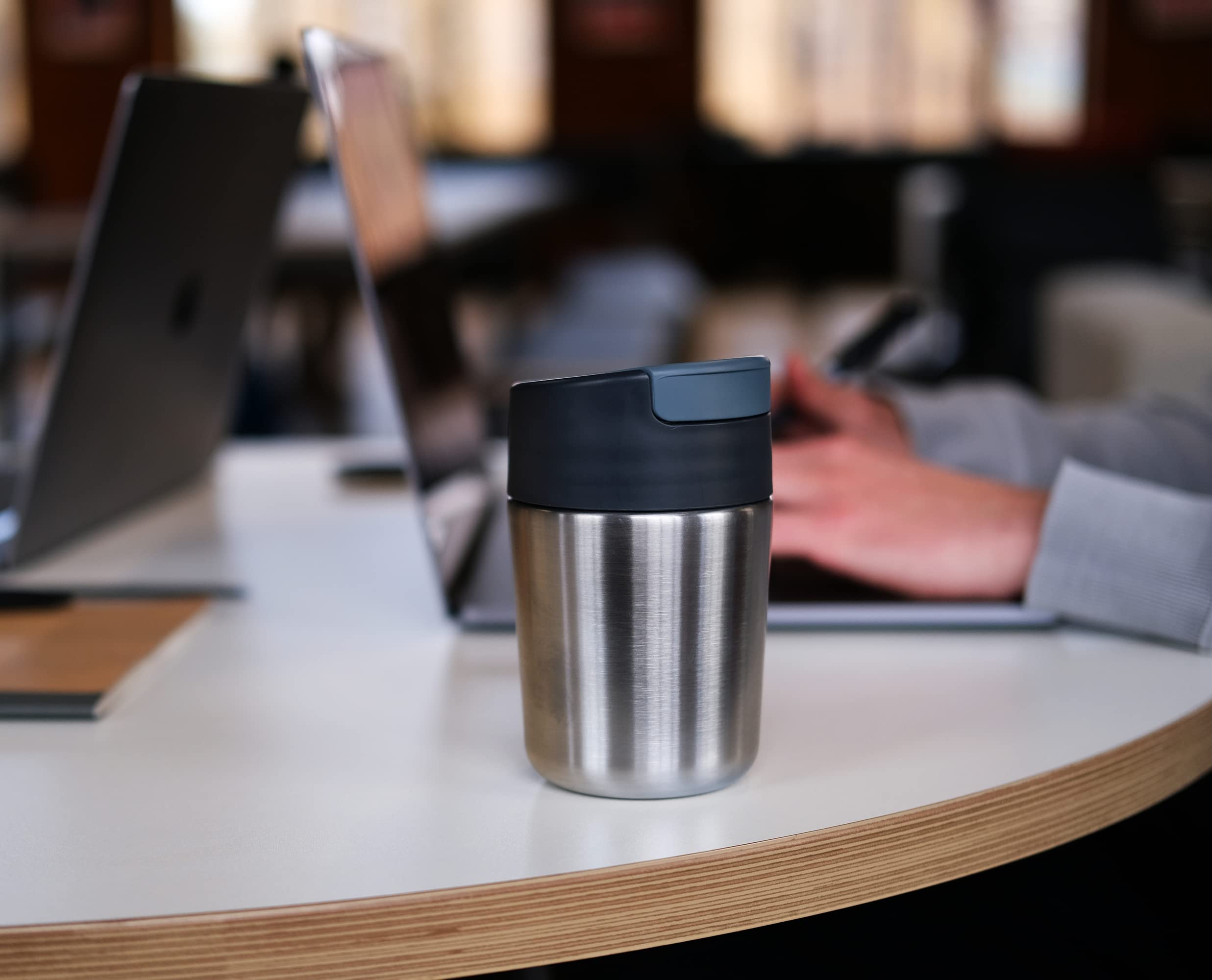 joseph-joseph-sipp-travel-mug-isotherme-340-ml-acier-inoxydable-couvercle-rabatt image 5