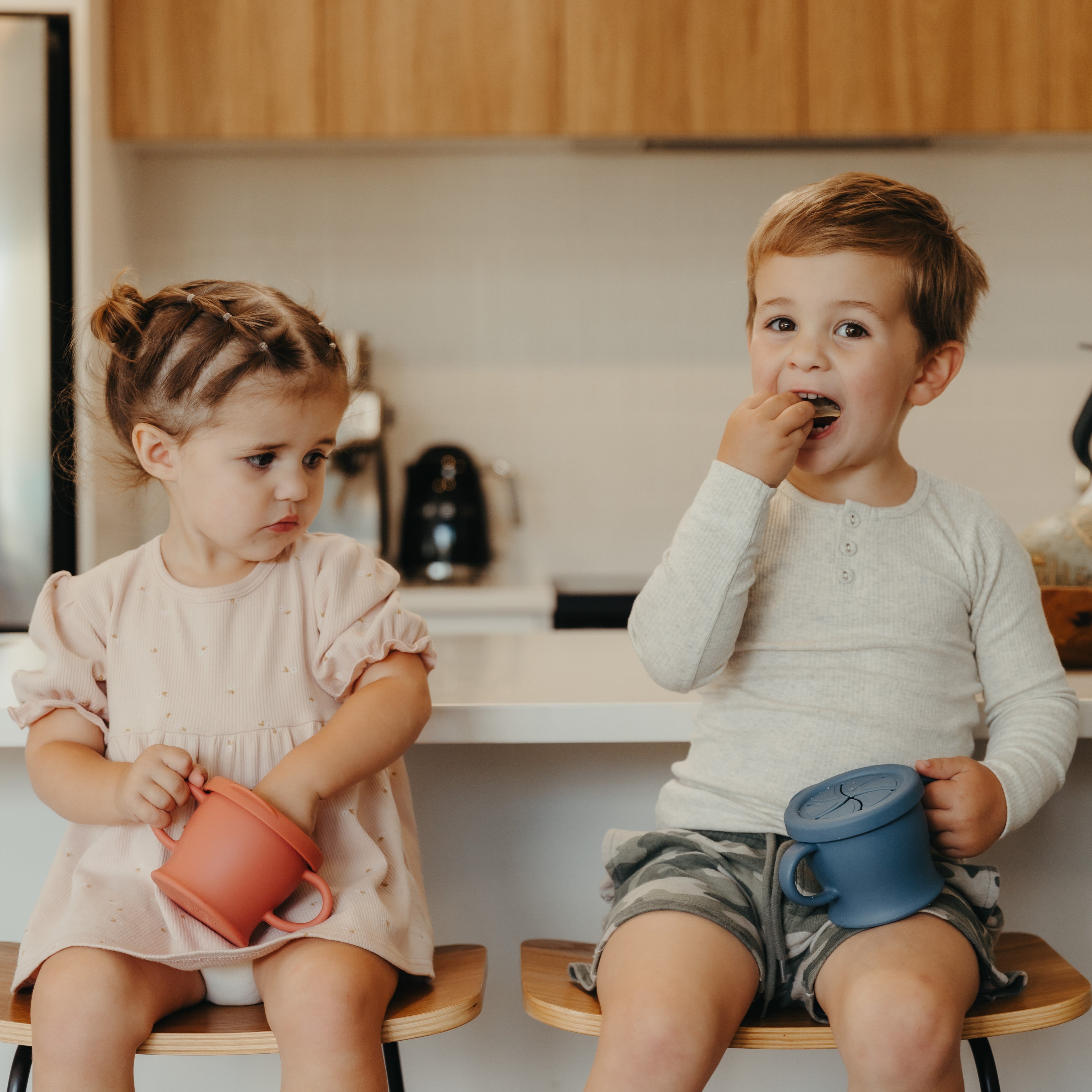 gobelet-en-silicone-haakaa-sip-n-snack-avec-deux-couvercles-interchangeables image 6