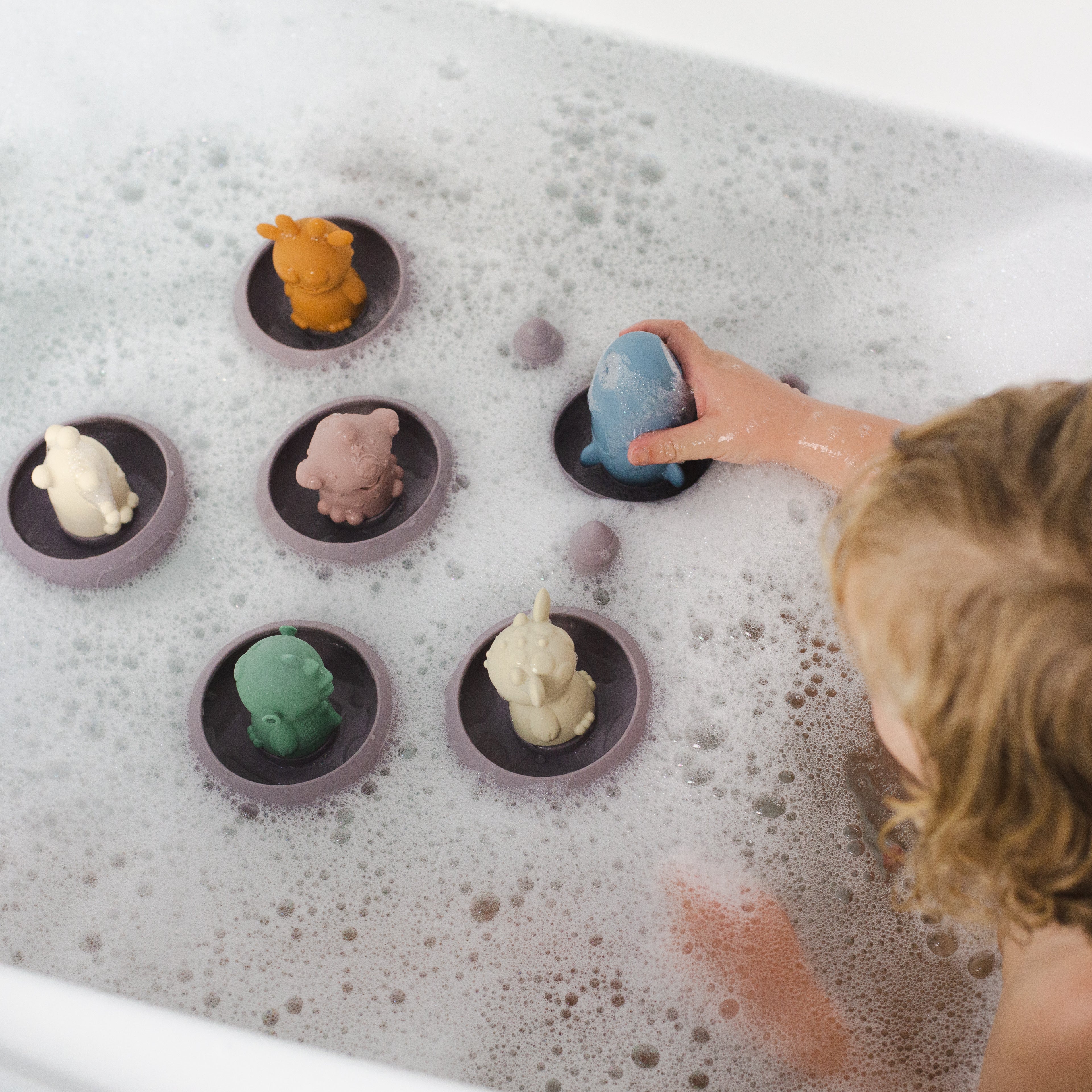 jouets-de-bain-alien-explorers-en-silicone-haakaa-5-pi-ces-vaisseau image 4